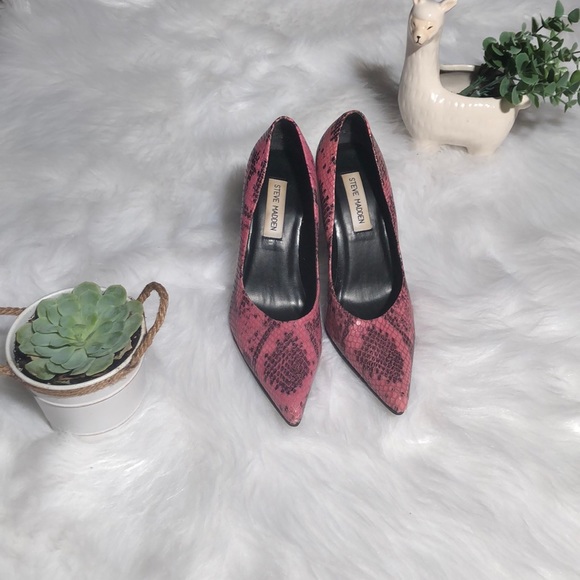 Steve Madden Shoes - Steve Madden Tarrah snake print heels